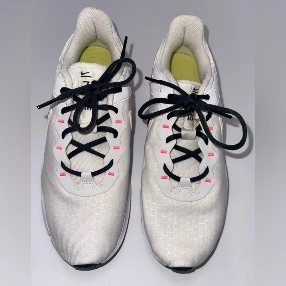 Nike Legend Essential 2 Women’s Training Sneakers White/Black Size 11.5 NWOT